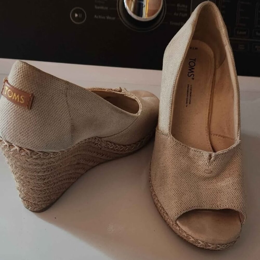 TOMS size 7.5W wedge heels